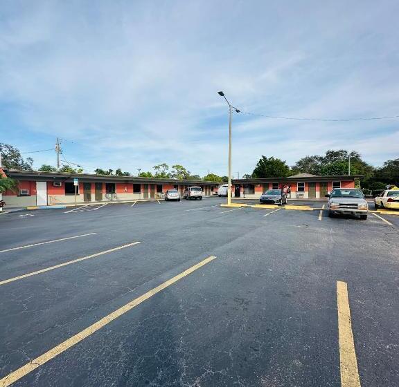 فندق على الطريق Candlelight Inn