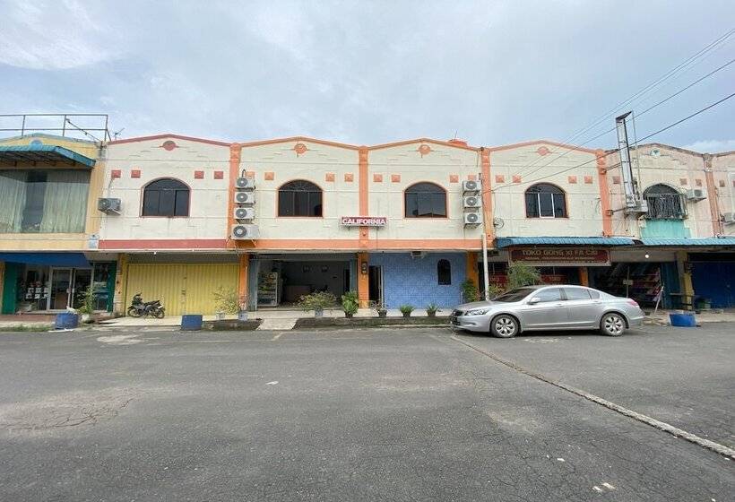 ホテル California Mitra Reddoorz