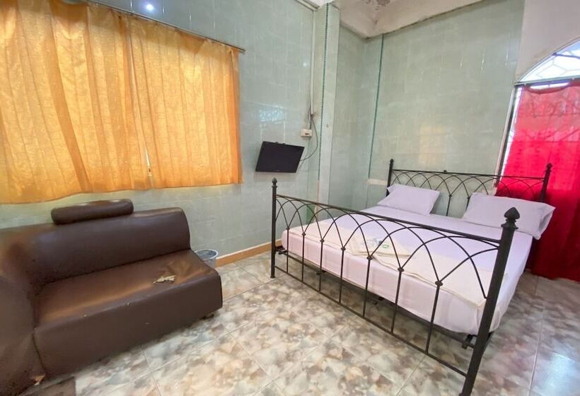 ホテル California Mitra Reddoorz