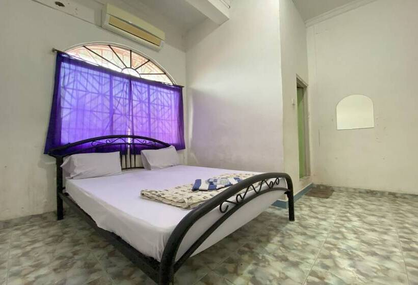 ホテル California Mitra Reddoorz