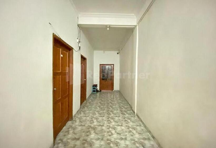 ホテル California Mitra Reddoorz