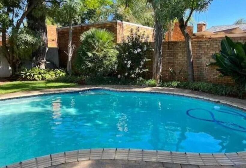 Pensione Carrington Guesthouse