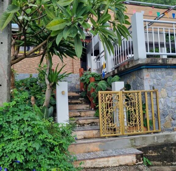 膳宿费 Angel House