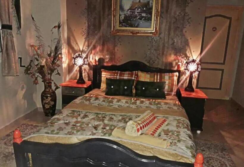 پانسیون Artistic Space In The Centre Room 8