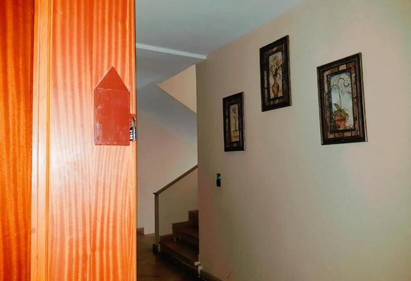 پانسیون Artistic Space In The Centre Room 8