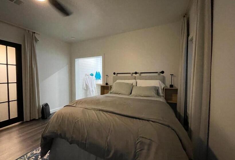 بنسيون Cardinal Room