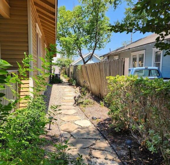 پانسیون Cute & Quiet Garage Apt Home