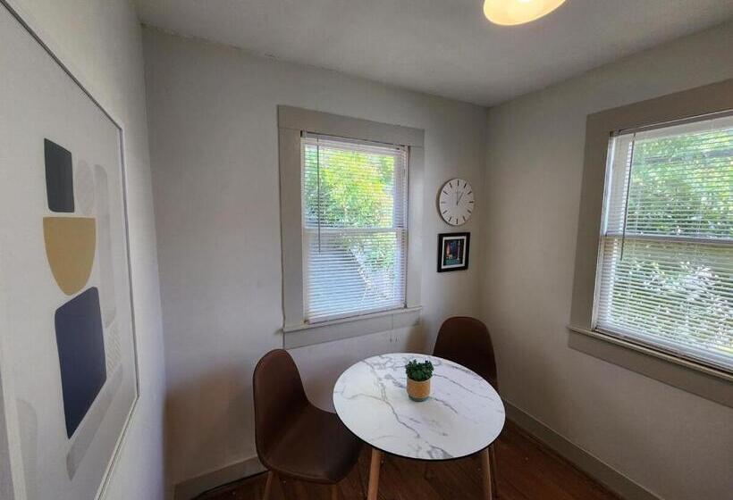 پانسیون Cute & Quiet Garage Apt Home