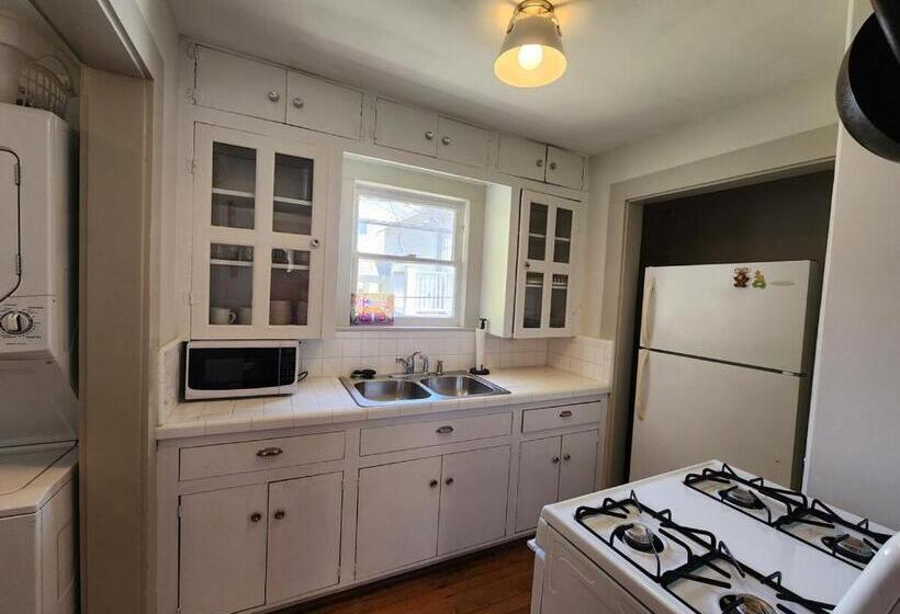 بنسيون Cute & Quiet Garage Apt Home