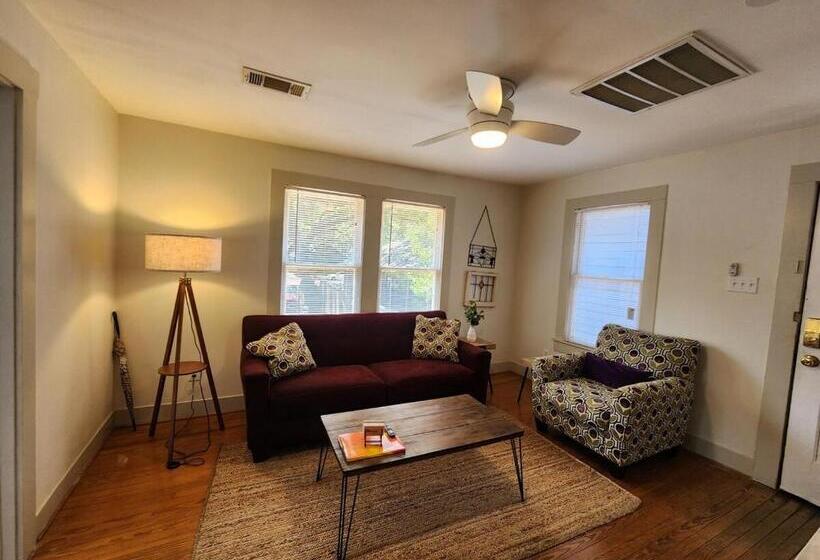 پانسیون Cute & Quiet Garage Apt Home