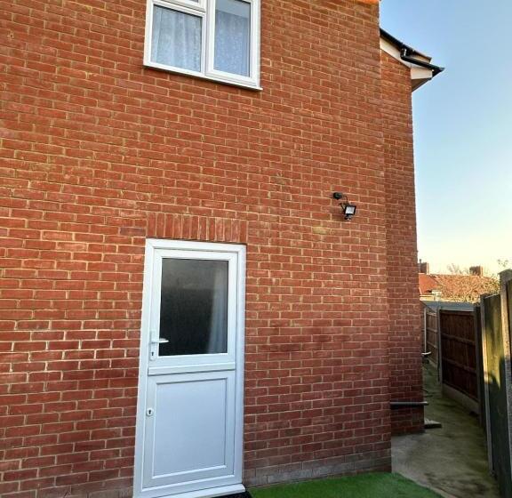 بنسيون Double Room With Free Wifi Keedonwood Road