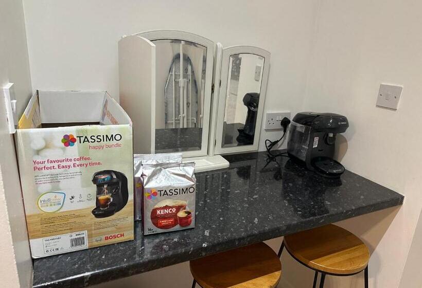 بنسيون Double Room With Free Wifi Keedonwood Road