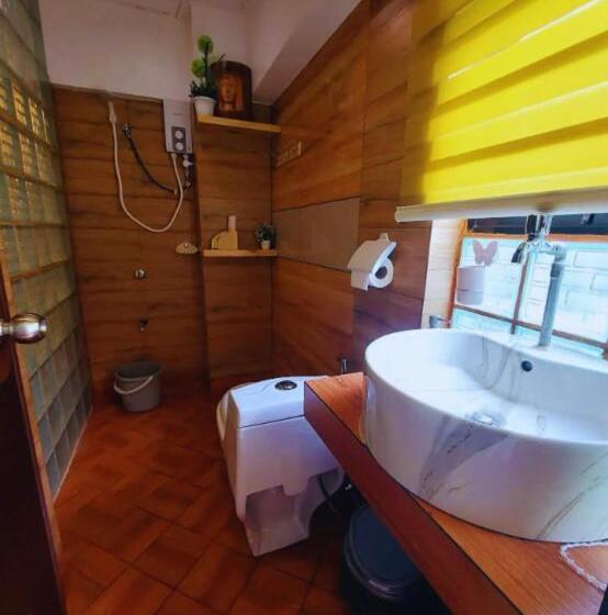 پانسیون Family World Transhotel: Jemimah & Abraham