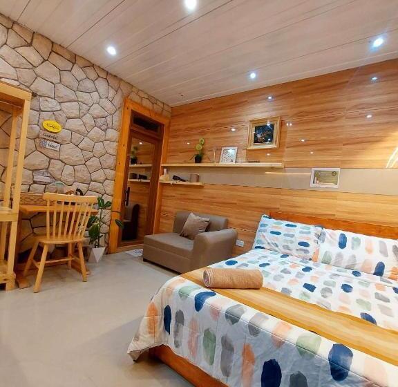 پانسیون Family World Transhotel: Jemimah & Abraham