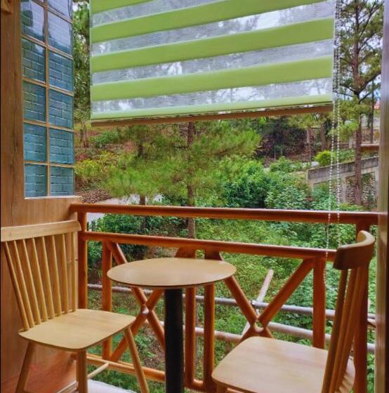 ペンション Family World Transhotel: Jemimah & Abraham