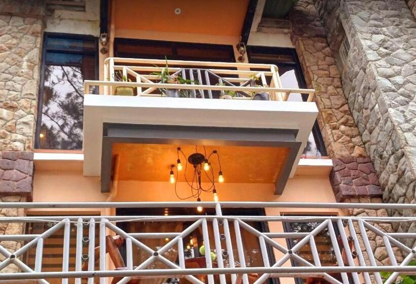 ペンション Family World Transhotel: Jemimah & Abraham