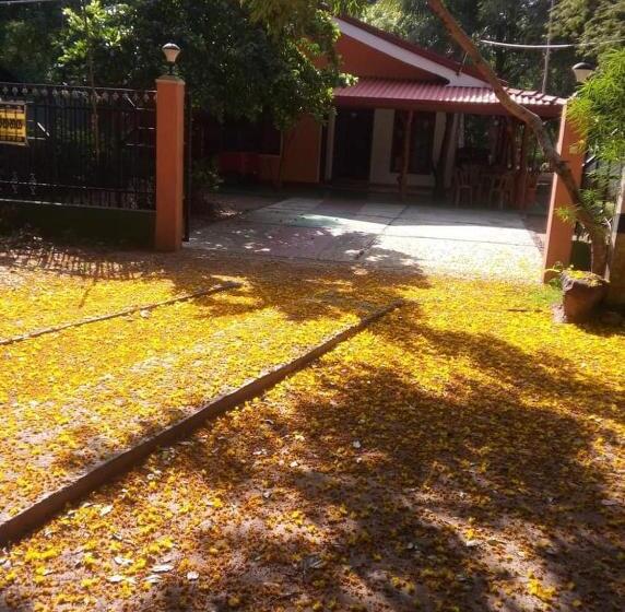 펜션 Kawanthissapura Resort