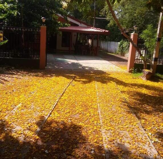 펜션 Kawanthissapura Resort