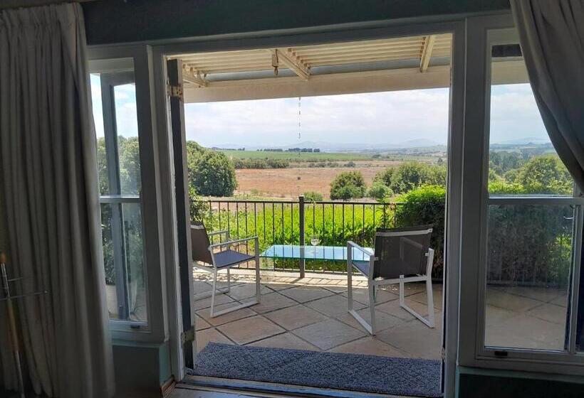 פנסיון Roland’s Valley Art Accommodation