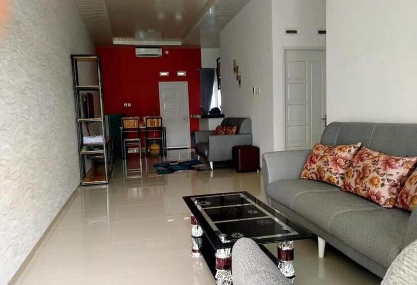 بنسيون Savannah Guest House