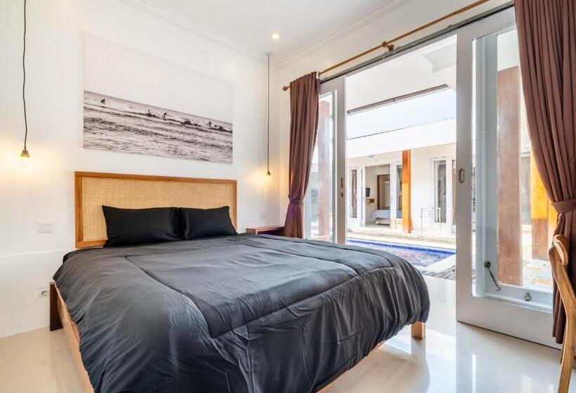 פנסיון Lumturi House   Centrally Located