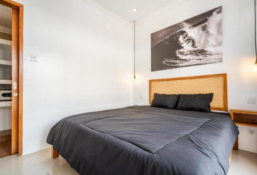 פנסיון Lumturi House   Centrally Located