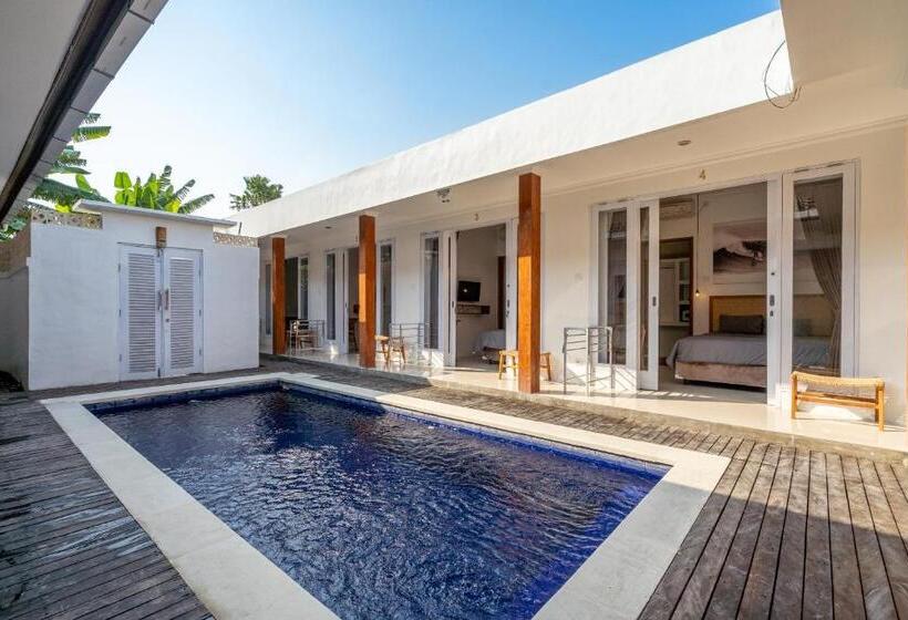 פנסיון Lumturi House   Centrally Located