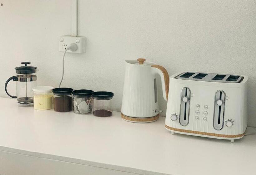 پانسیون Tonga Cottage   Triple Room With Shared Facilities