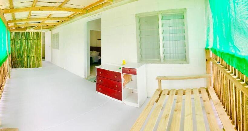 پانسیون Tonga Cottage   Triple Room With Shared Facilities