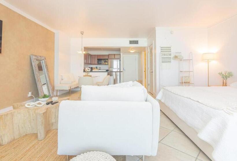 Stunning Studio With Balcony In South Beach