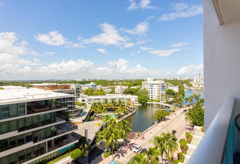 Stunning Studio With Balcony In South Beach
