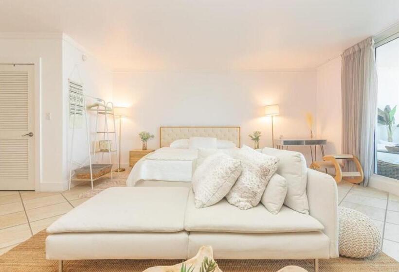 Stunning Studio With Balcony In South Beach
