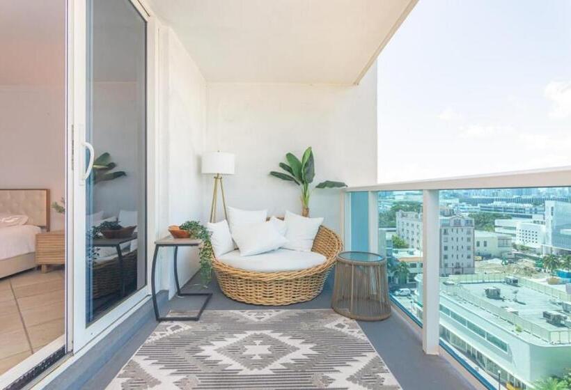 Stunning Studio With Balcony In South Beach