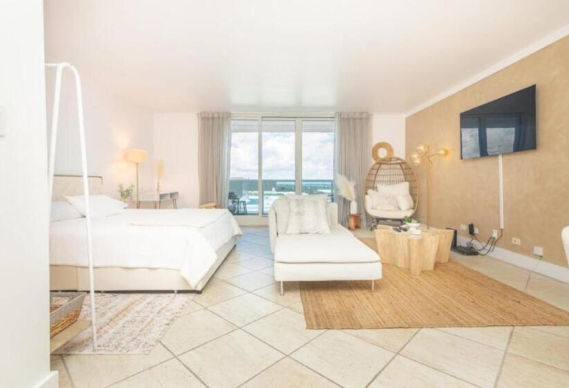 Stunning Studio With Balcony In South Beach