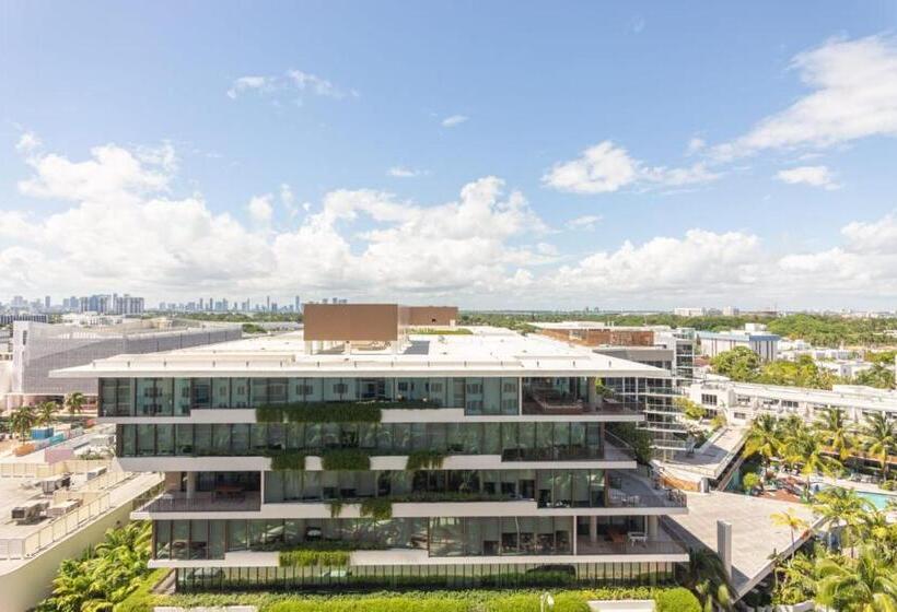 Stunning Studio With Balcony In South Beach