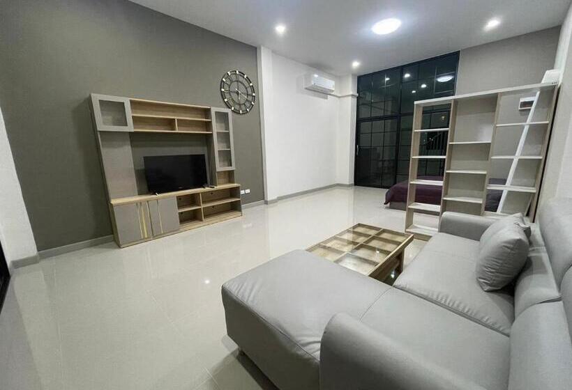 Retkeilymaja อีโฮสเทลบ้านช่น