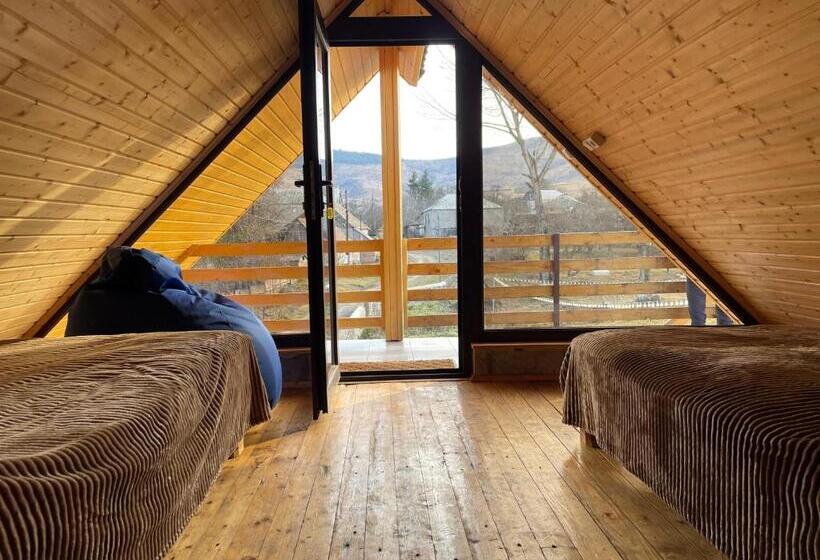 הוסטל H White House