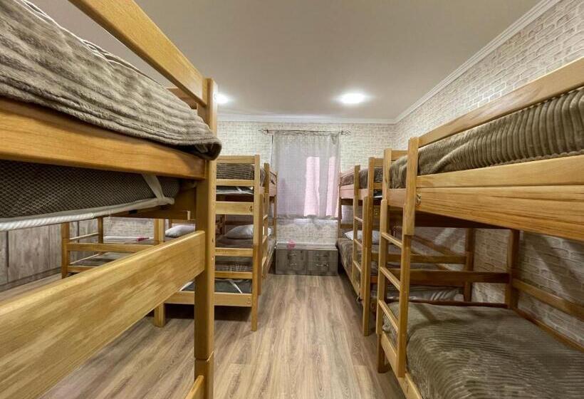 הוסטל H White House