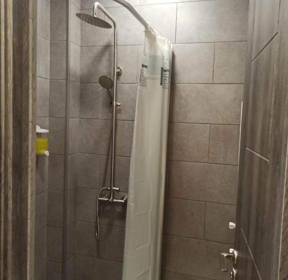 הוסטל H White House