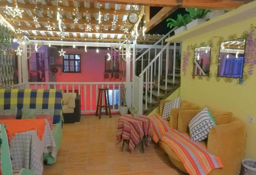 הוסטל Lazzy Inn