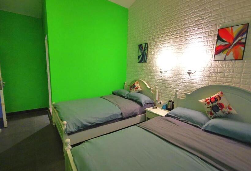 הוסטל Lazzy Inn