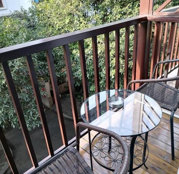 הוסטל Lazzy Inn