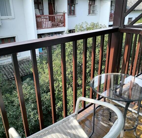 הוסטל Lazzy Inn