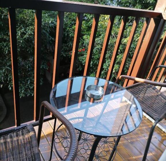 הוסטל Lazzy Inn