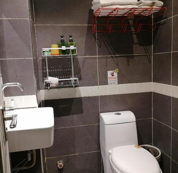 הוסטל Lazzy Inn