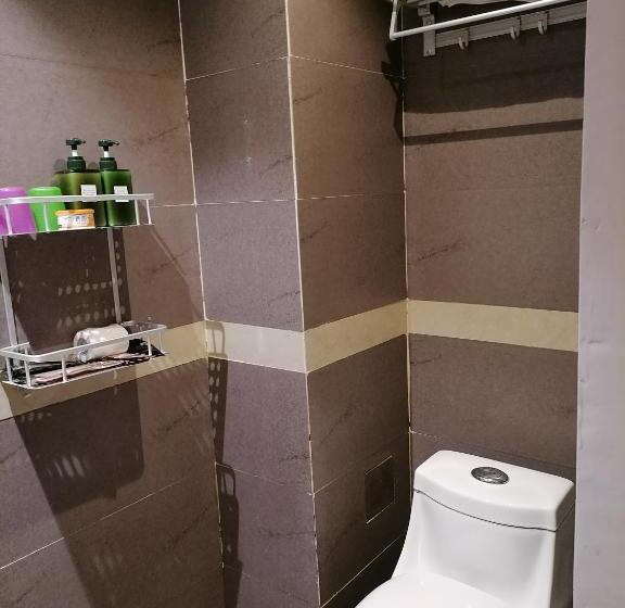 הוסטל Lazzy Inn