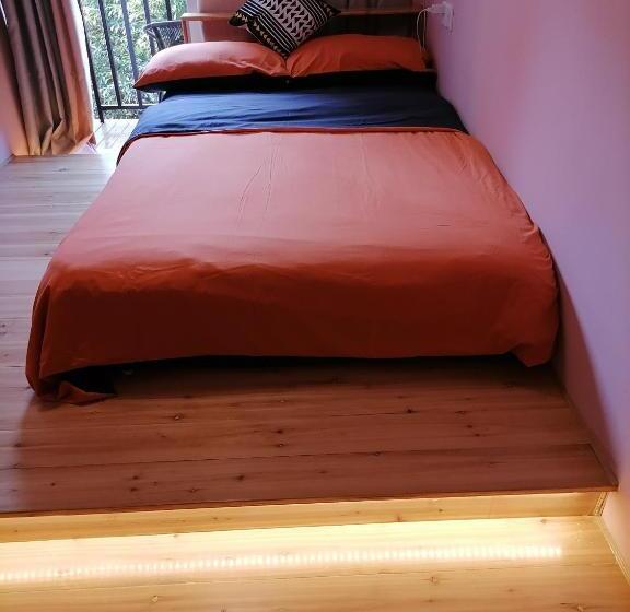 הוסטל Lazzy Inn