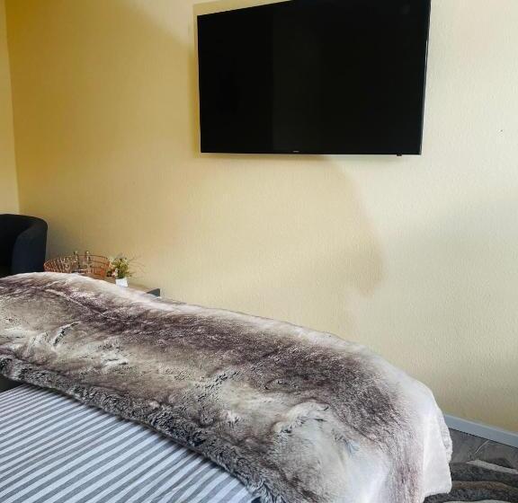 호스텔 Restaurant Seeblick Direkt Am Schweriner See