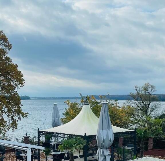 호스텔 Restaurant Seeblick Direkt Am Schweriner See