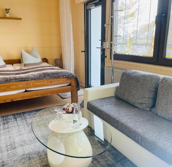 호스텔 Restaurant Seeblick Direkt Am Schweriner See